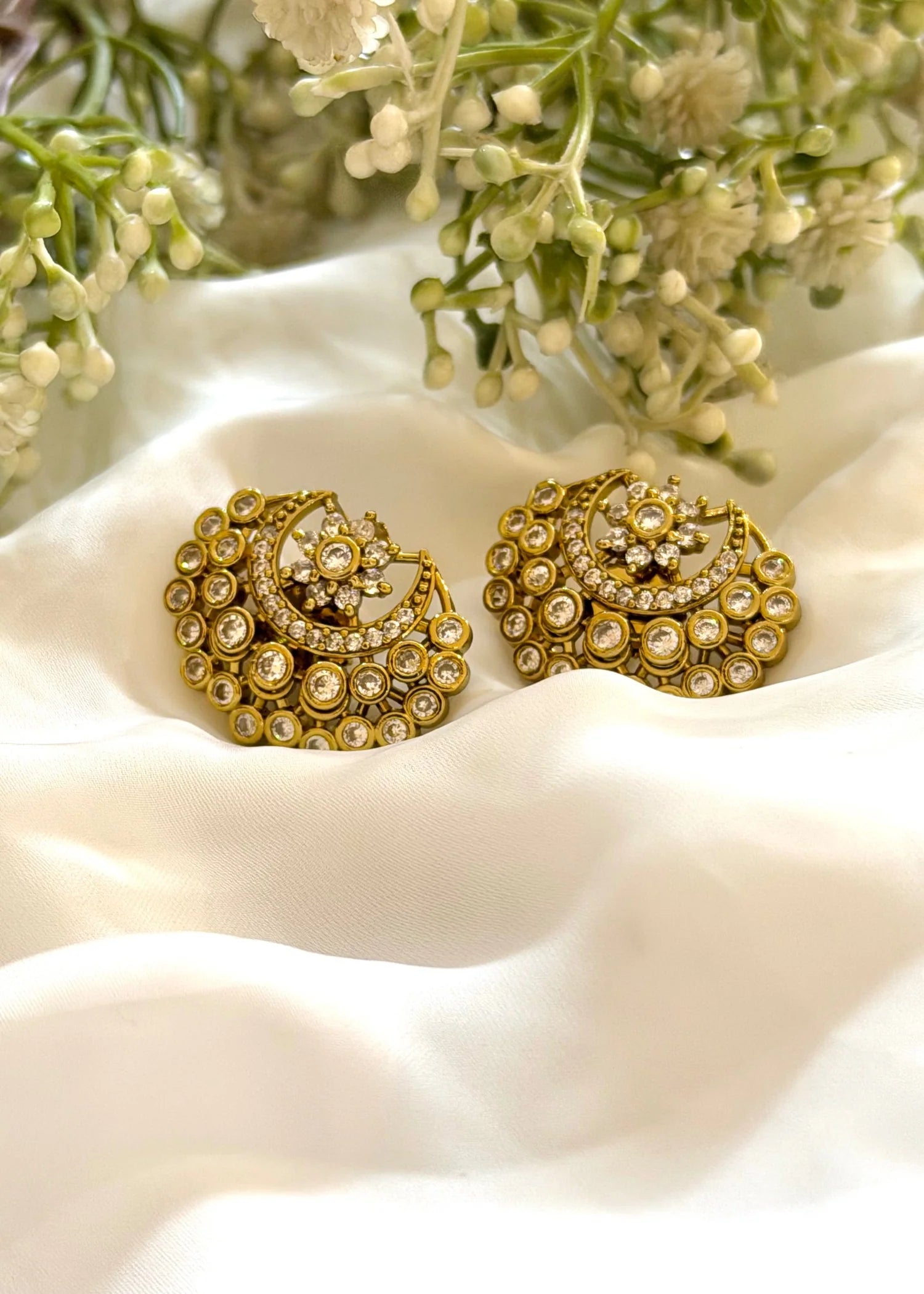 Layyan Kundan Studs GT82