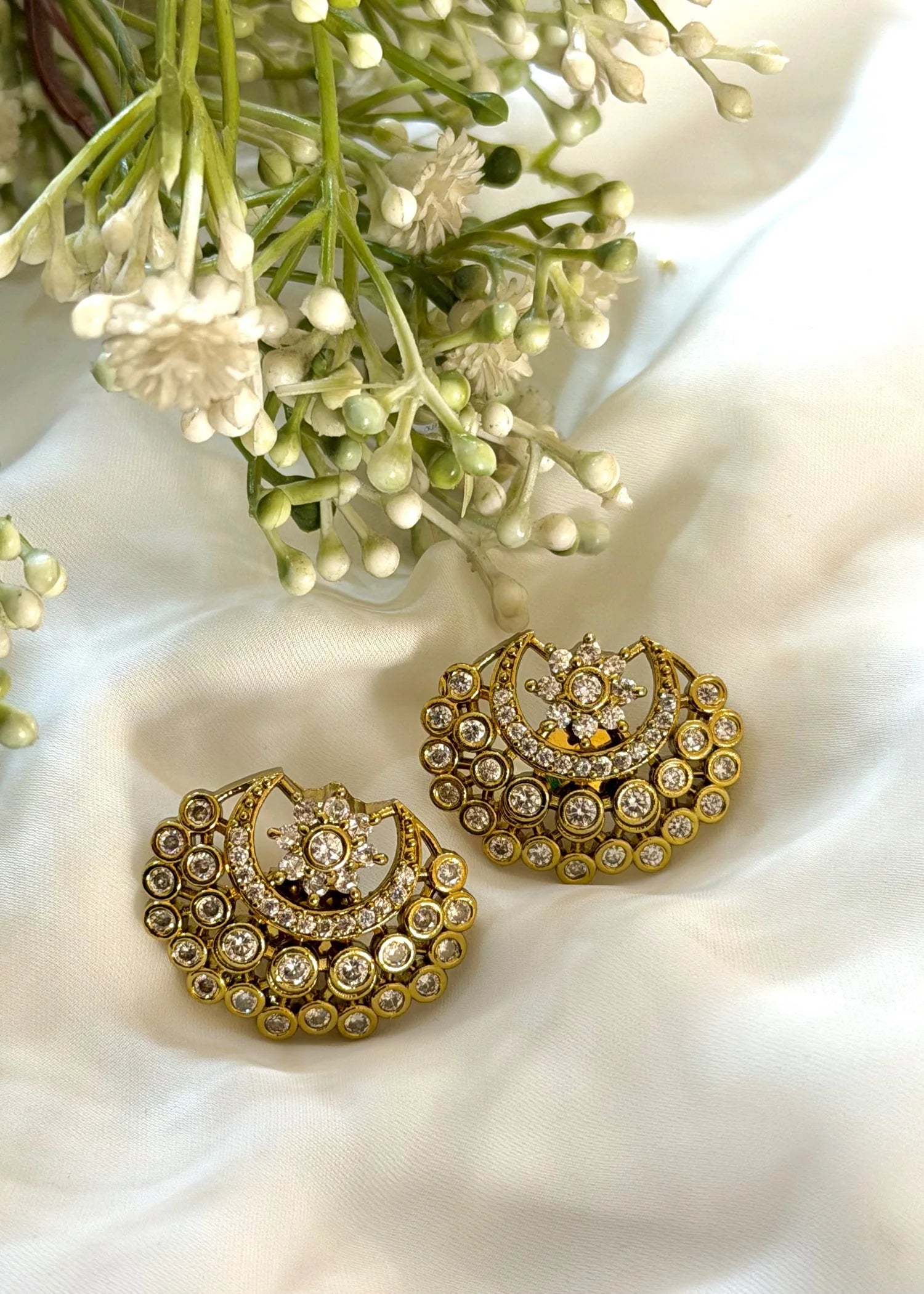 Layyan Kundan Studs GT82
