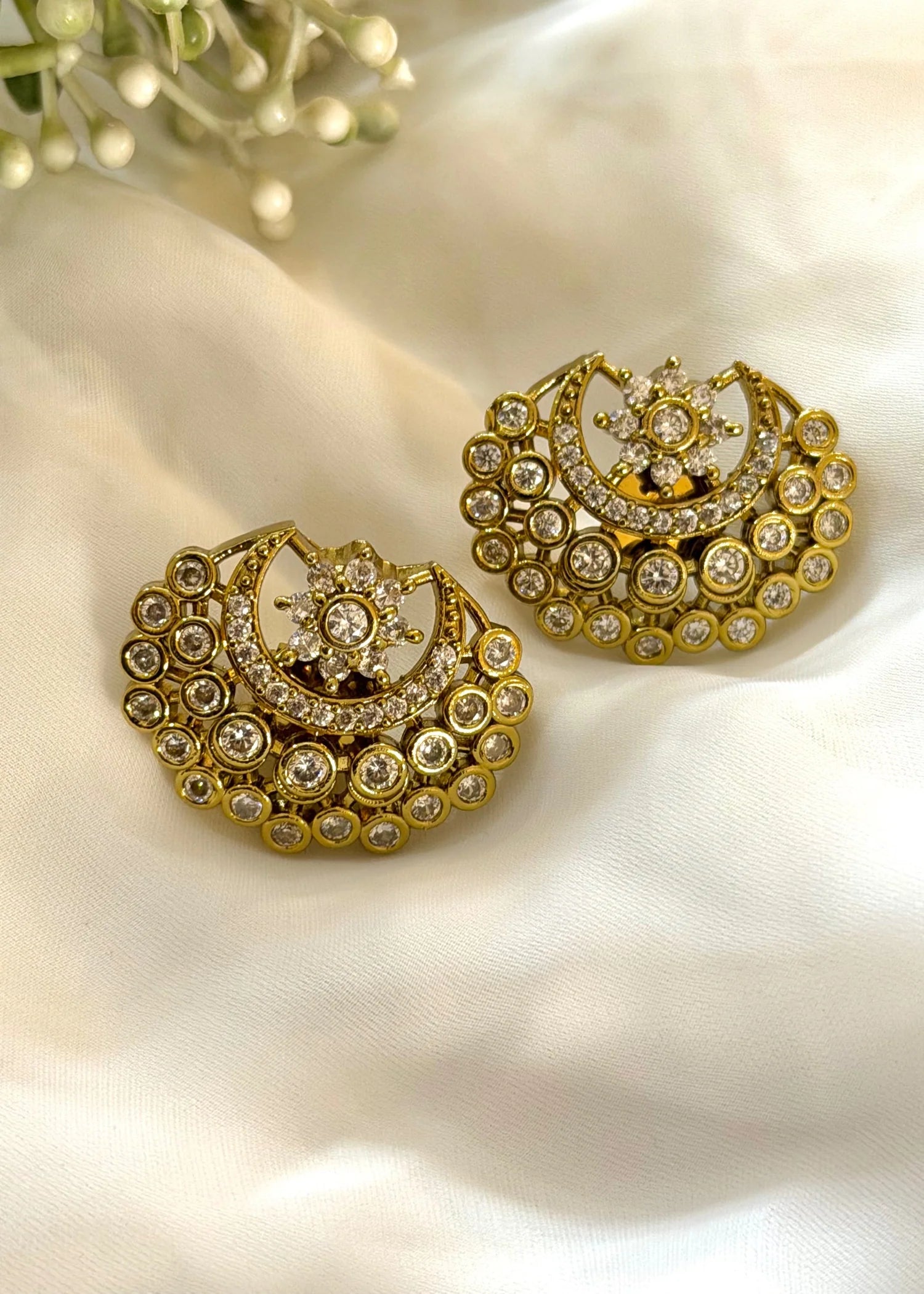Layyan Kundan Studs GT82
