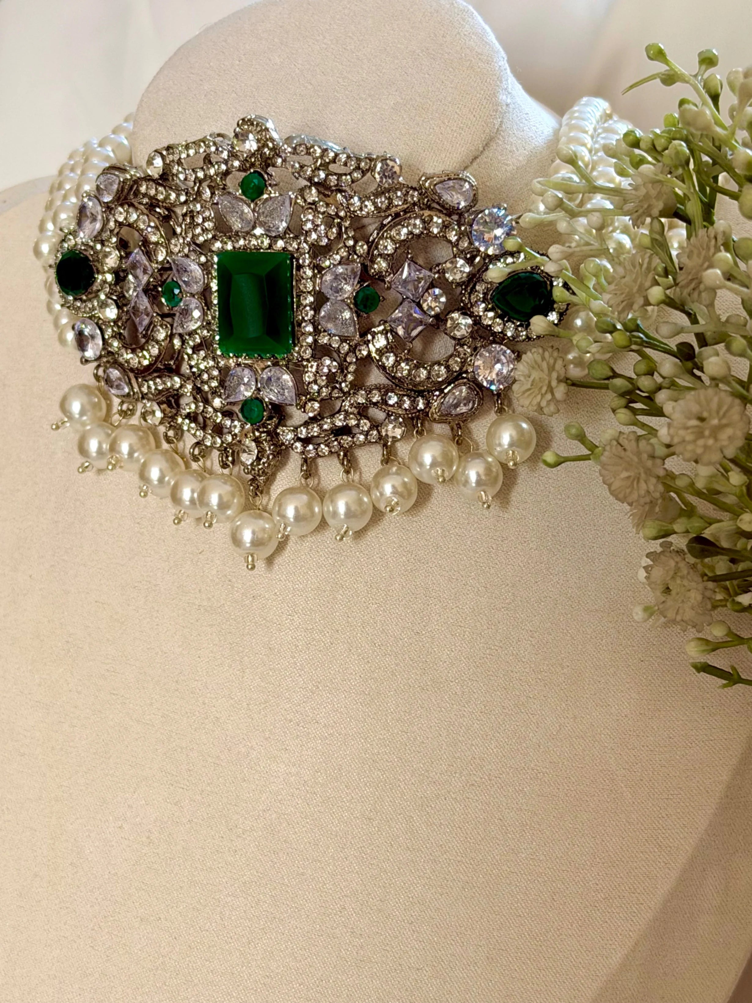 Noor Choker Set (Pearls & Emerald) GS35
