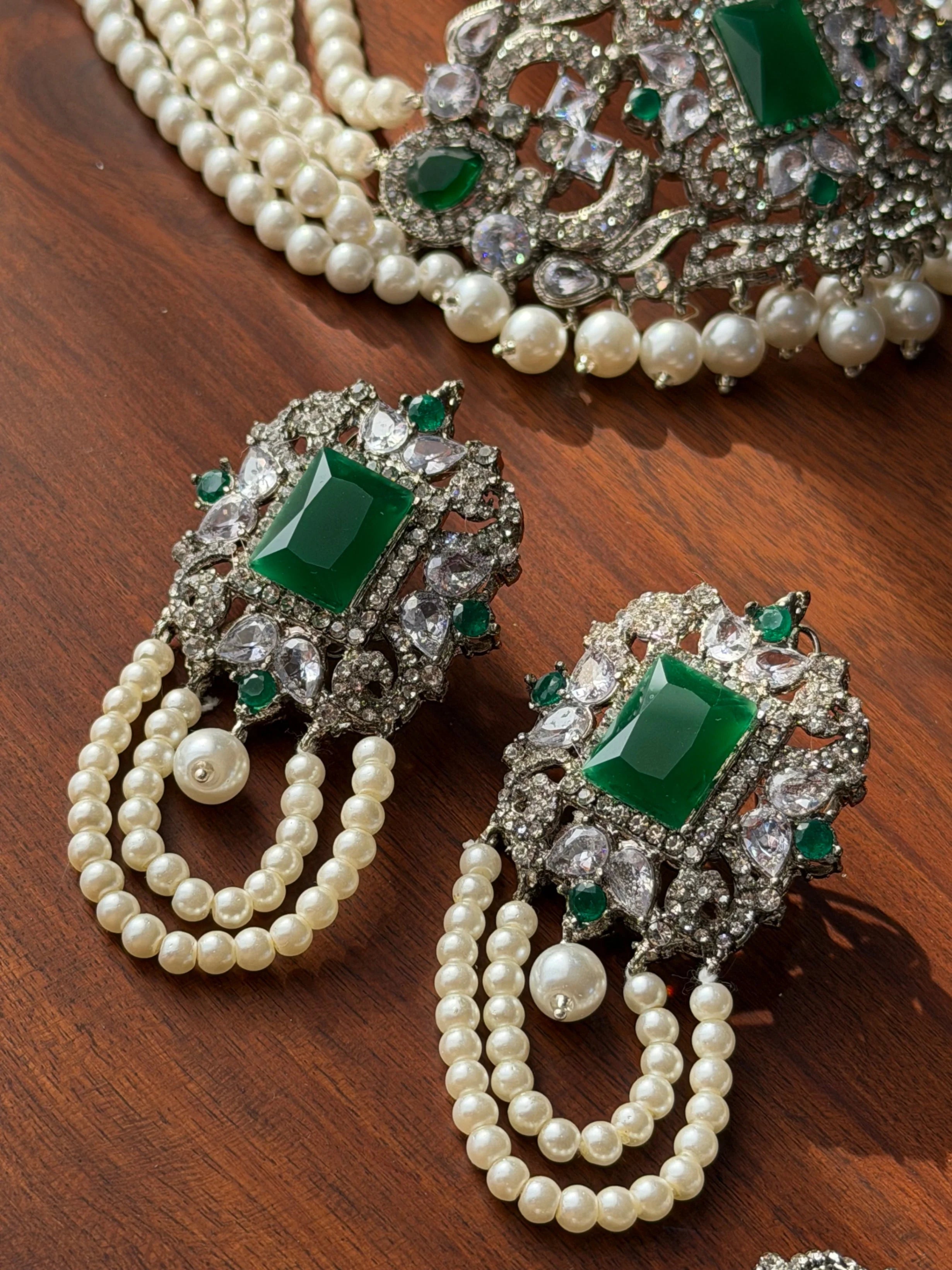 Noor Choker Set (Pearls & Emerald) GS35