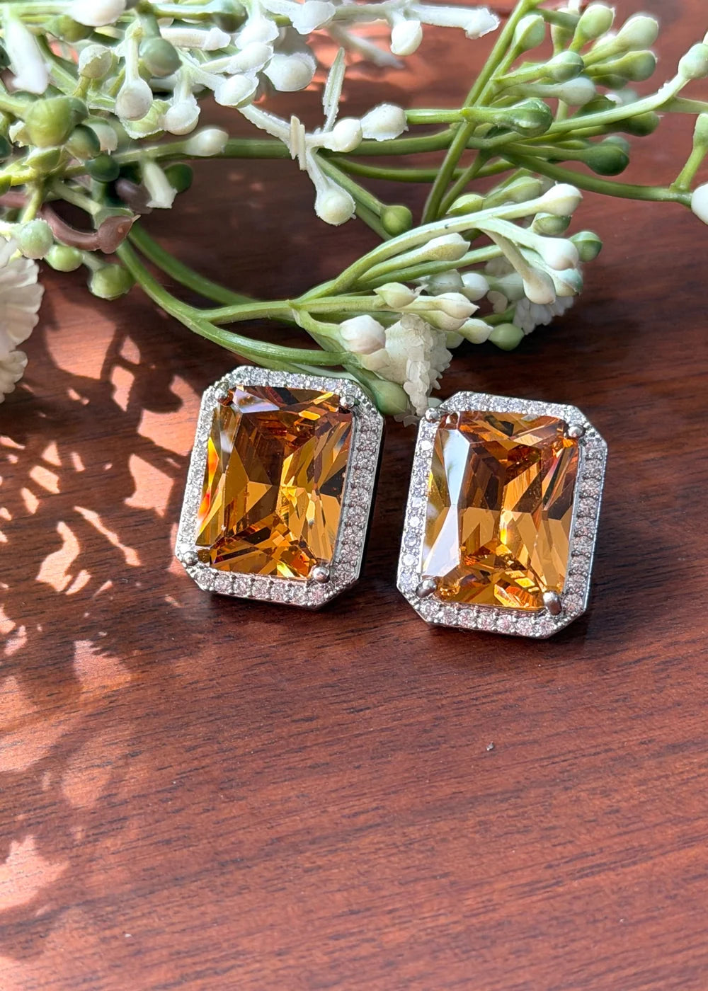 Large Amber Studs GT95