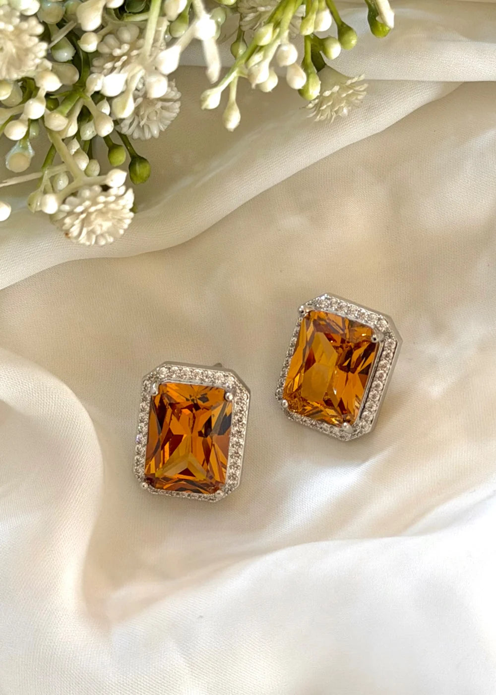 Large Amber Studs GT95