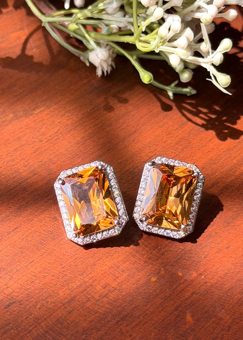 Large Amber Studs GT95