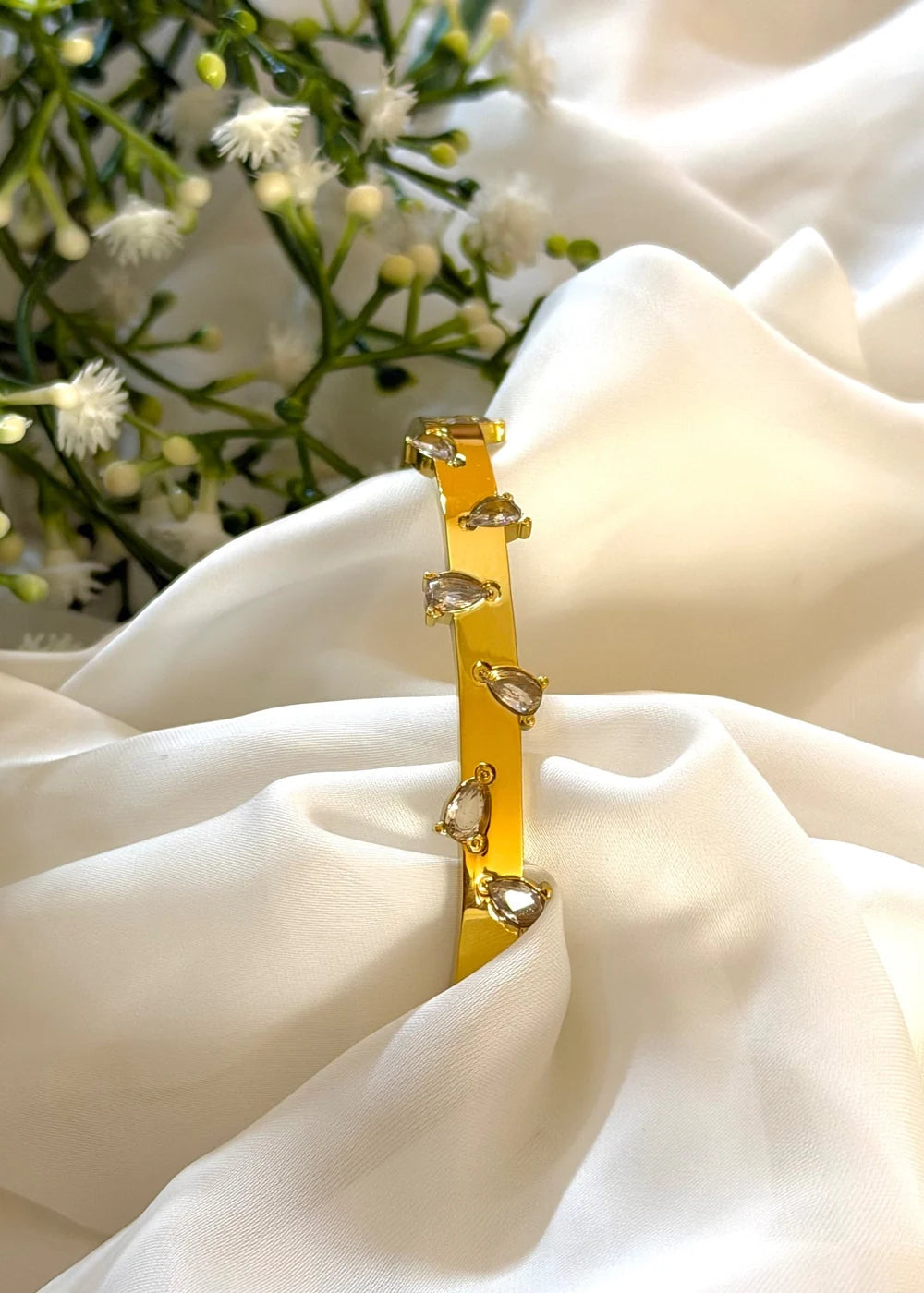Brand Logo Zeina Bracelet GB63