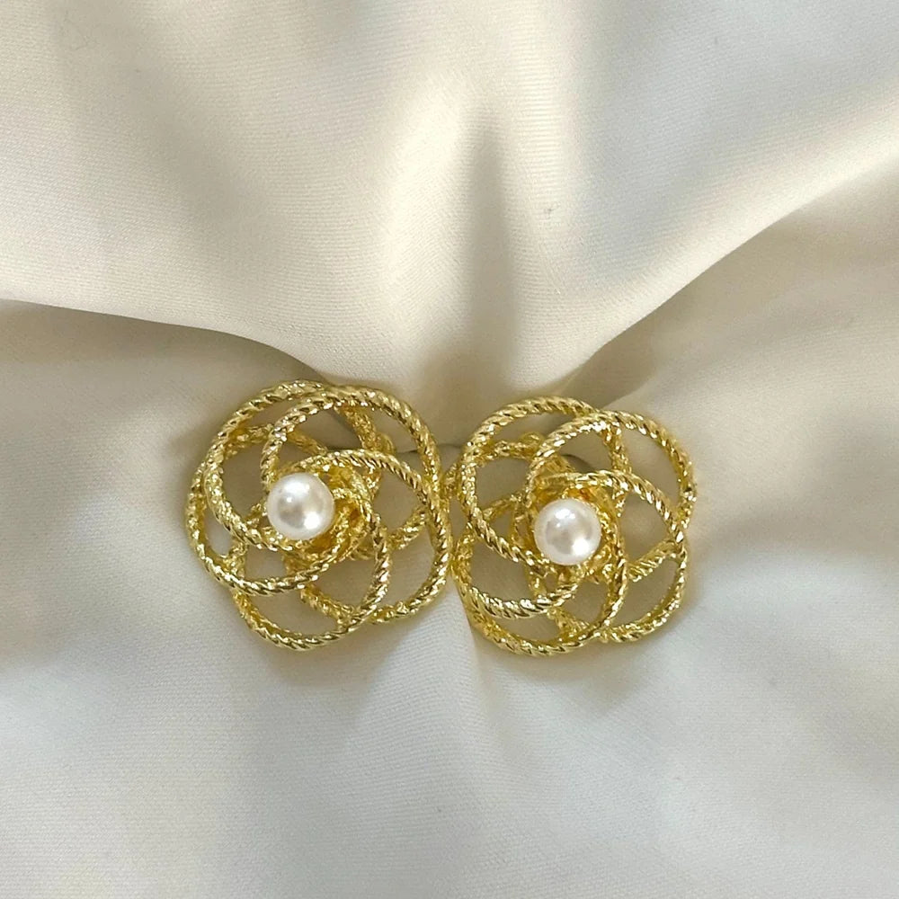 Pearl Flower Studs GT09