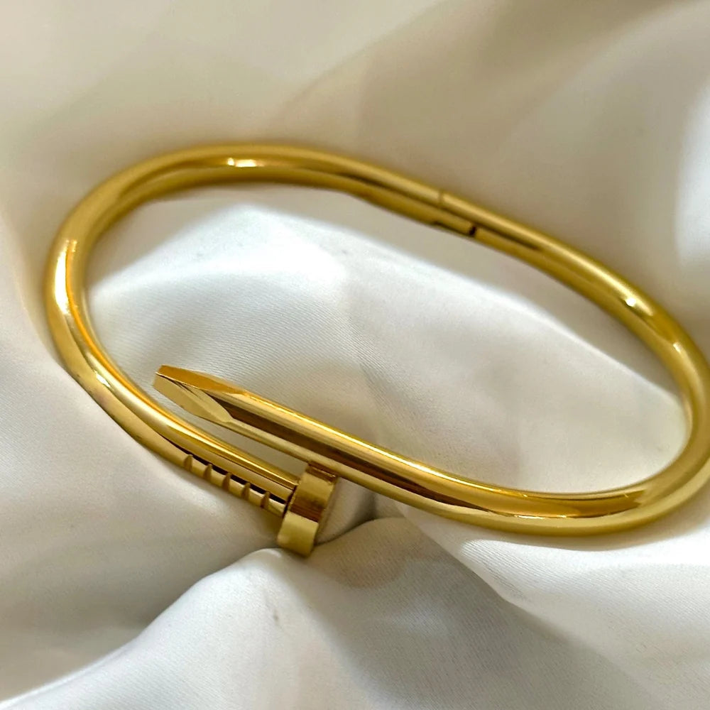 Nail Bangle GB37