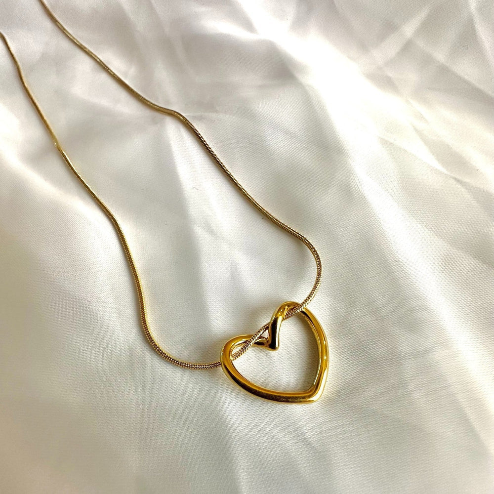 Hollow Heart Necklace GN27