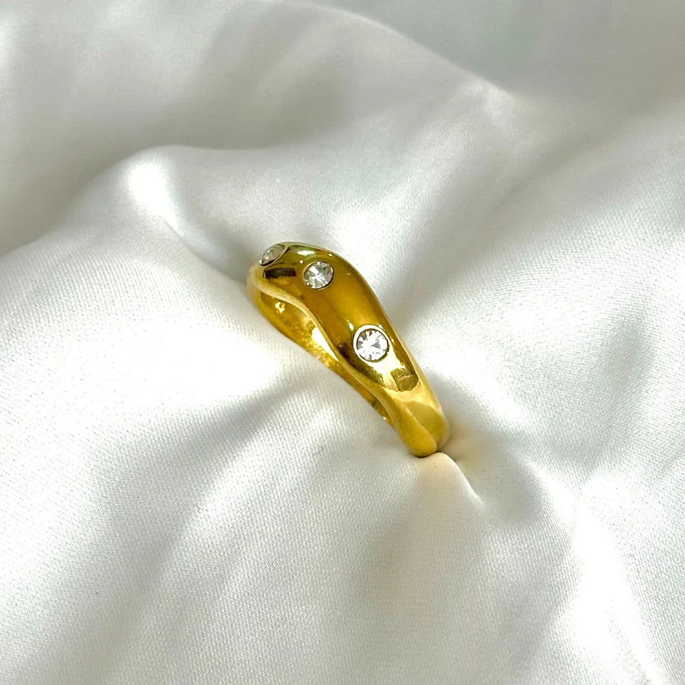 White Stone Studded Ring GR33
