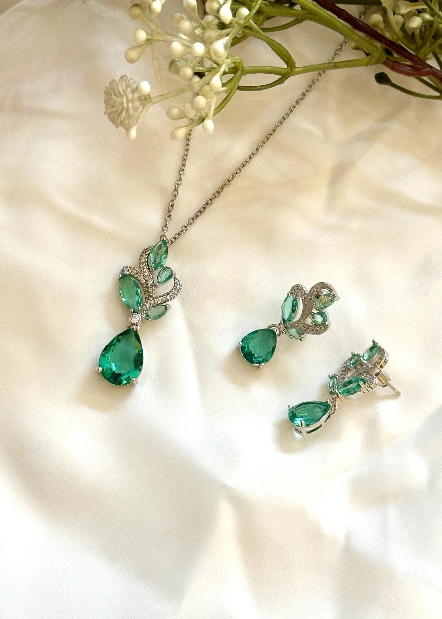 Leaf Twist Locket Set GS18