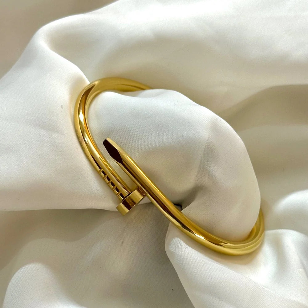 Nail Bangle GB37