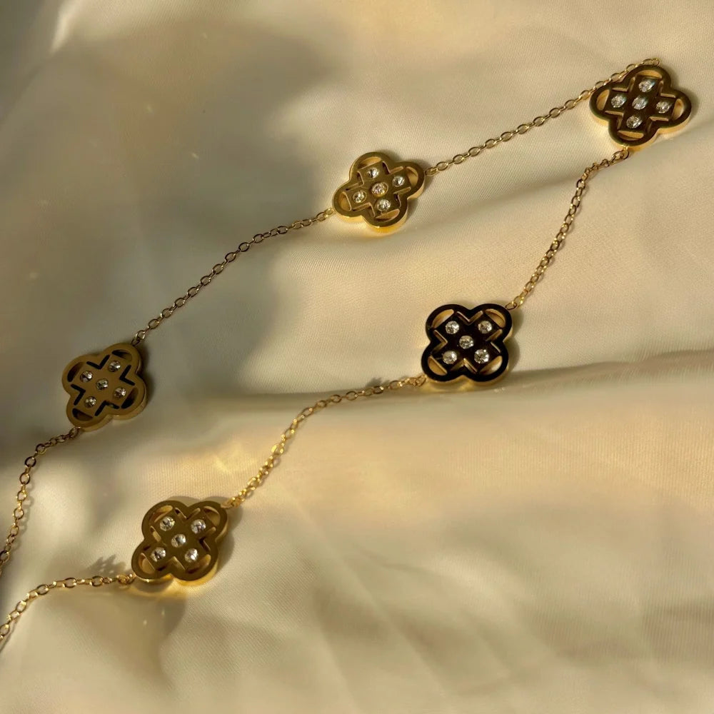 Studded Clover Necklace GN12