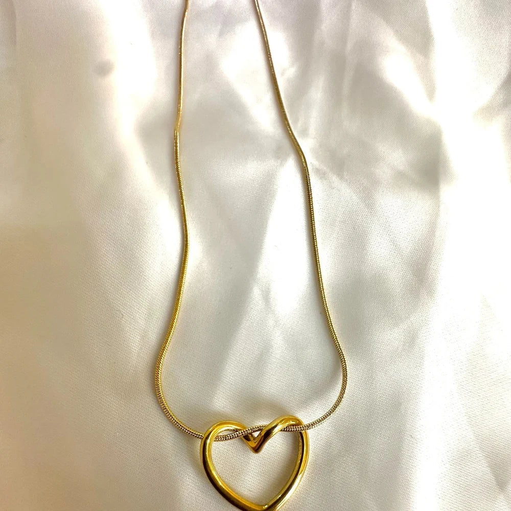 Hollow Heart Necklace GN27