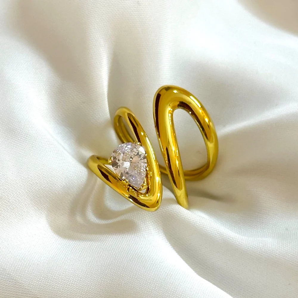 Shooting Pear Solitaire Ring (Adjustable) GR44