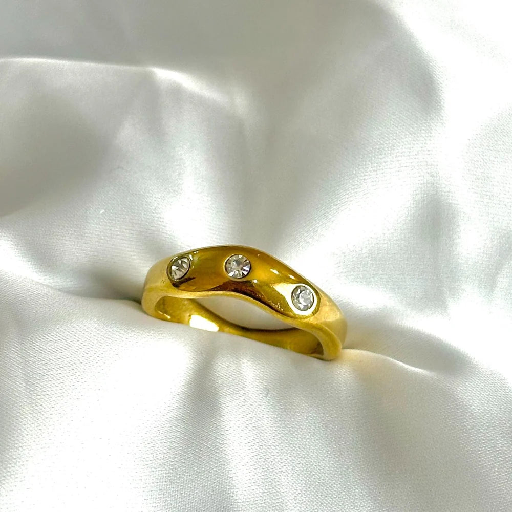 White Stone Studded Ring GR33
