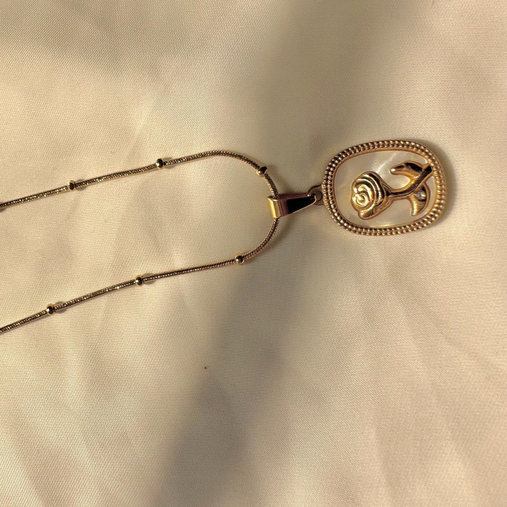 Forbidden Rose Necklace GN15