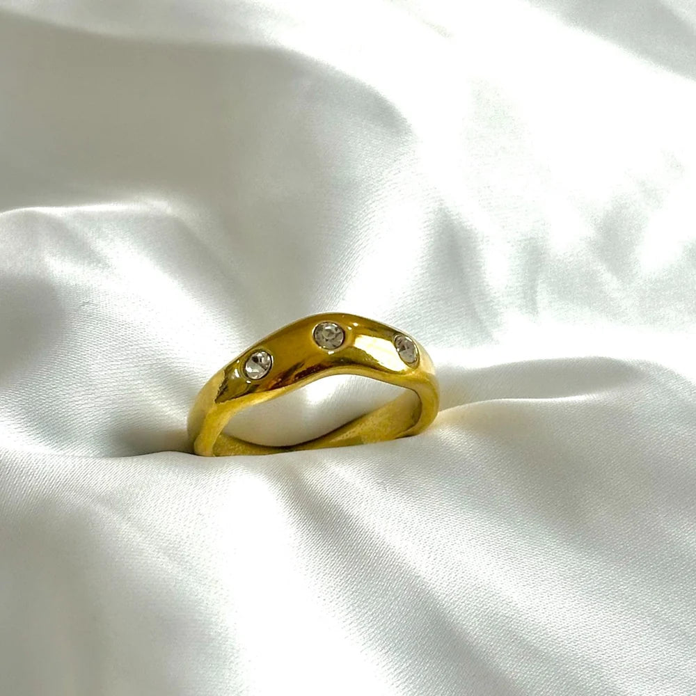 White Stone Studded Ring GR33