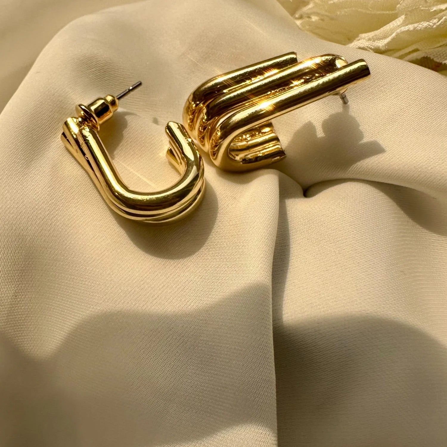 Gold Three Layered studs GT14G