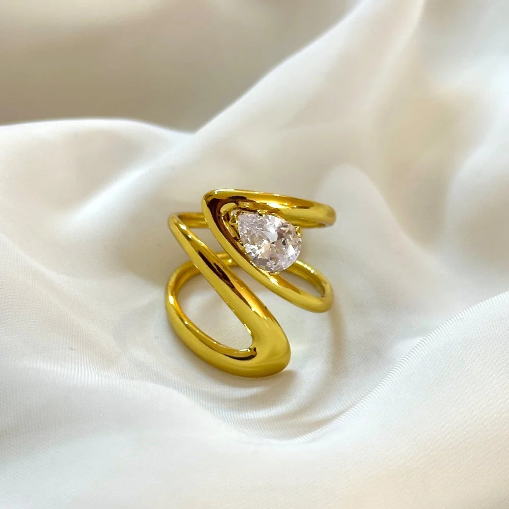 Shooting Pear Solitaire Ring (Adjustable) GR44