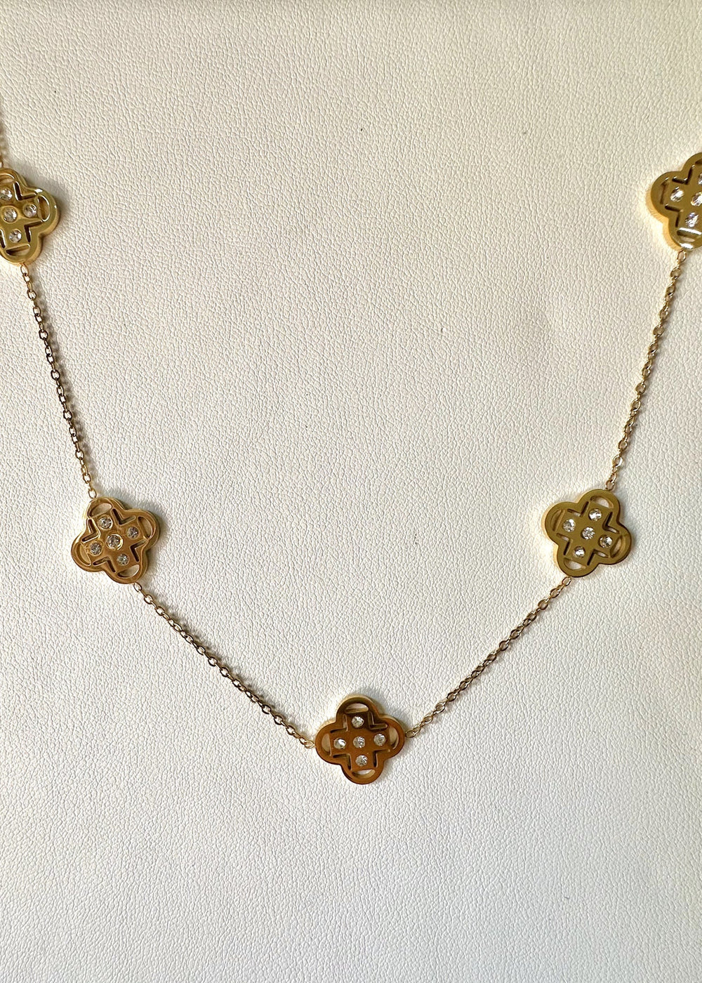 Studded Clover Necklace GN12